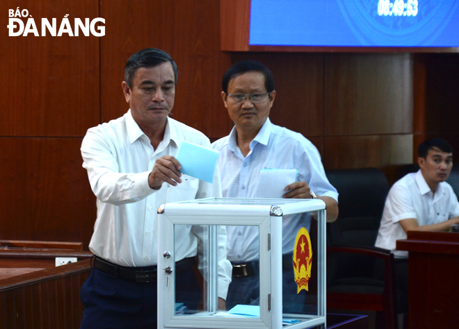 Bãi nhiệm chức danh Phó Chủ tịch HĐND thành phố đối với ông Lê Minh Trung
