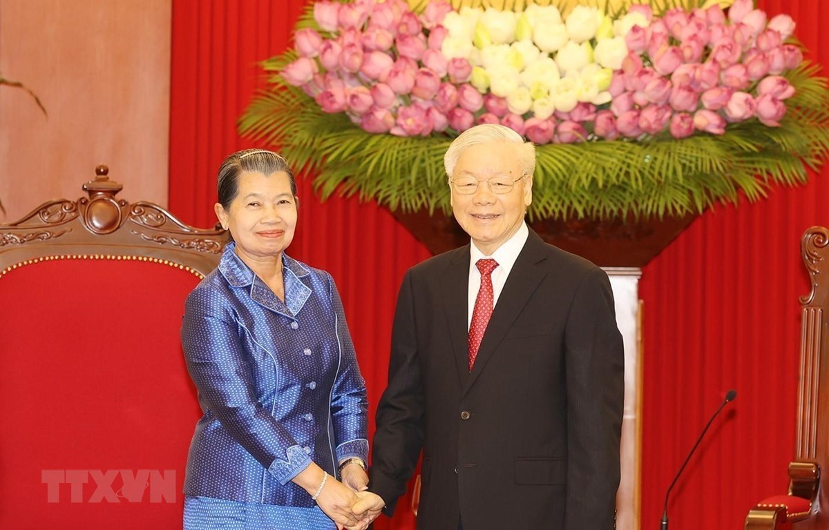 Tổng Bí thư tiếp Đoàn đại biểu cấp cao Vương quốc Campuchia