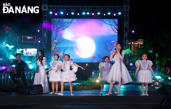 Attending children were treated to many special cultural performances during the event. Photo: XUAN DUNG