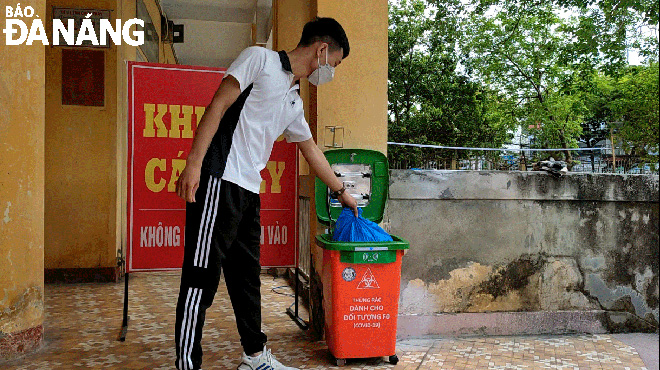 Nhóm nghiên cứu kỳ vọng mang sản phẩm thùng rác thông minh ra thị trường. Ảnh: H.L