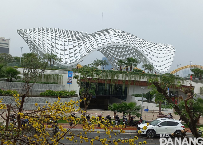 The south-side view of the APEC Scupture Park. Photo: TRIEU TUNG