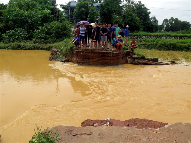 Part of the road in Hoàng Gia Hamlet, Nam Hoá Commune, Đồng Hỷ District in northern Thái Nguyên Province was swept away by a flash food triggered by heavy rainfall on May 30. —VNA/VNS Photo Thu Hằng