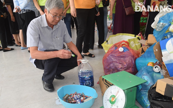 Many local wards and communes conduct the collection of used batteries for proper disposal.