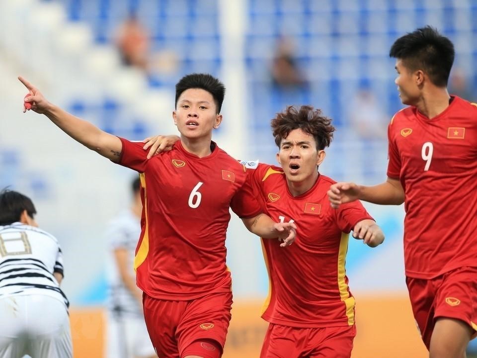 Hậu vệ Vũ Tiến Long (số 6) ghi bàn ở phút 83, giúp U23 Việt Nam hòa U23 Hàn Quốc 1-1. (Ảnh: TTXVN phát)