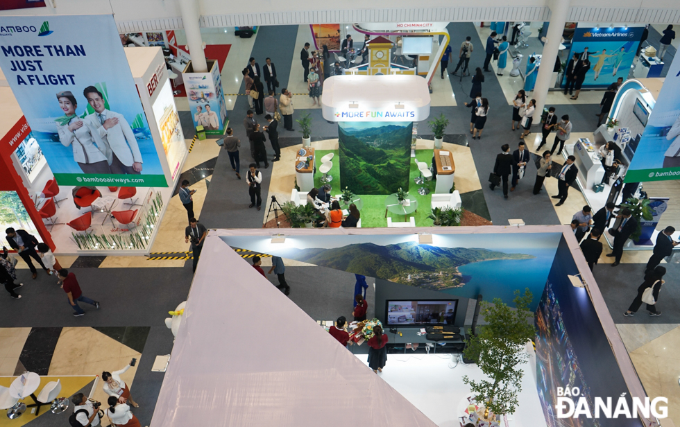 The pavilions at the exhibition are designed and decorated delicately, attracting a large number of delegates and visitors.