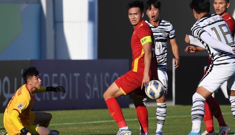 Thủ môn Quan Văn Chuẩn (bìa trái) là điểm tựa vững chắc cho U23 Việt Nam. Ảnh: H.Đ	
