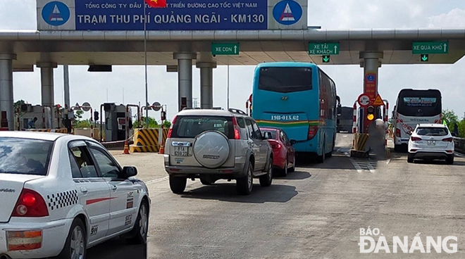 Theo hợp đồng tuyến cao tốc Đà Nẵng - Quảng Ngãi sẽ lắp đặt hệ thống thu phí không dừng trước 31-7. Ảnh: P.U