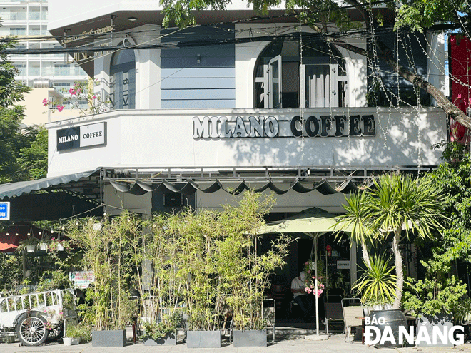 A new business start from a successful franchise brand in a bid to reduce the time it takes to reach customers. IN PHOTO: Milano coffee shop on Ho Nghinh Street, Son Tra district has been franchised and now operates under new ownership. Photo: CAO TAI