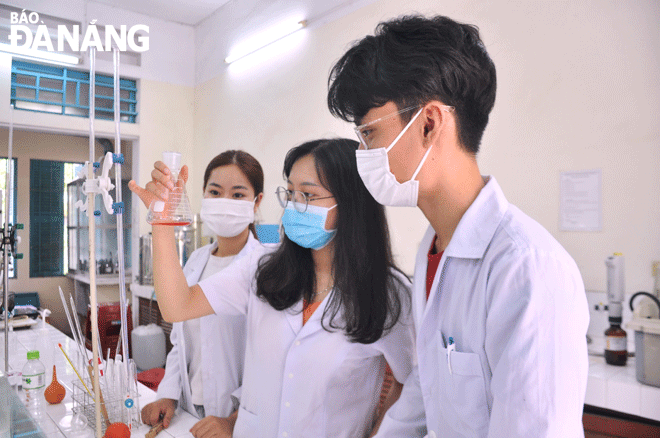 Da Nang-based public universities are expected to increase tuition fees for the 2022 - 2023 enrollment course according to the collection and tuition management mechanism of the national education system. Photo: NGOC HA