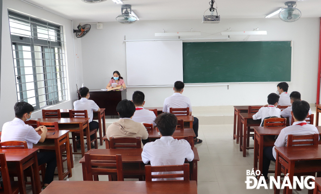 Candidates are informed about the exam rules. Photo: NGOC HA