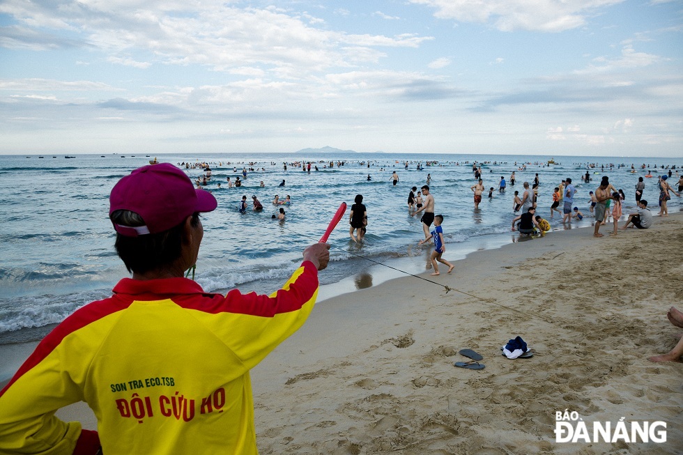 Lifeguards are always on duty at beaches and are ready to support those in need.