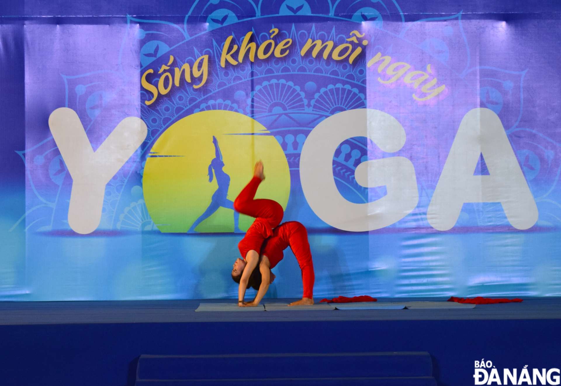 A yoga club in Da Nang participates in an art performance.  Photo: PHI NONG