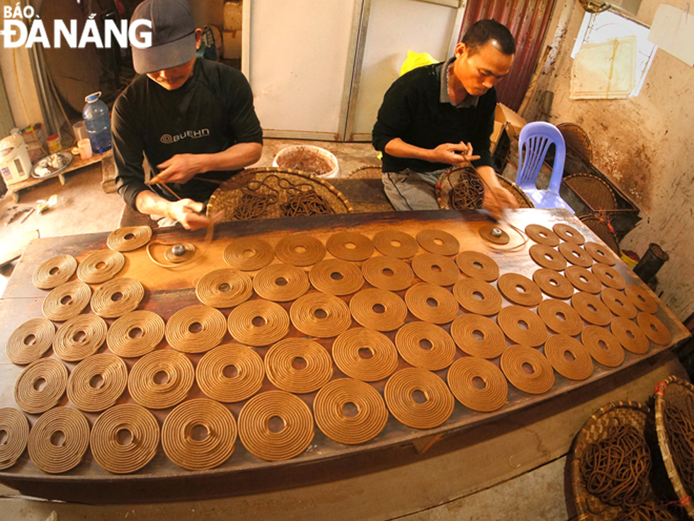 Incense coils are made manually