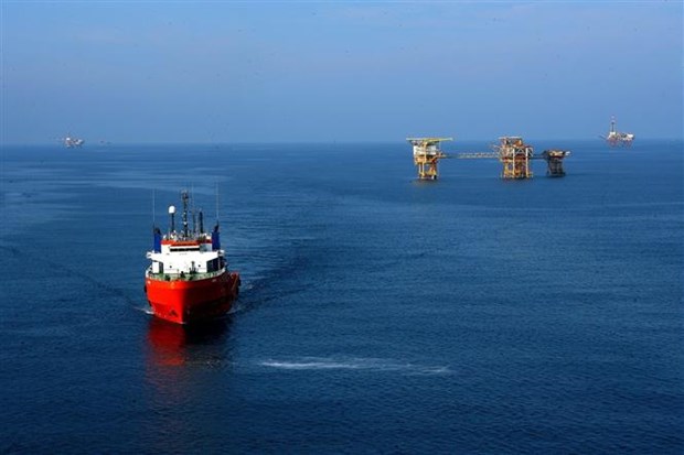 Hoạt động khai thác dầu khí trên vùng mỏ Bạch Hổ của PetroVietnam. (Ảnh: Huy Hùng/TTXVN)
