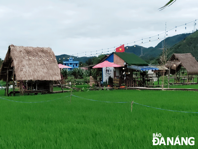 A number of eateries were illegally built on paddy fields in Hoa Bac Commune, Hoa Vang District, in service of tourism. (Photo taken in February 2022 by THU HA)