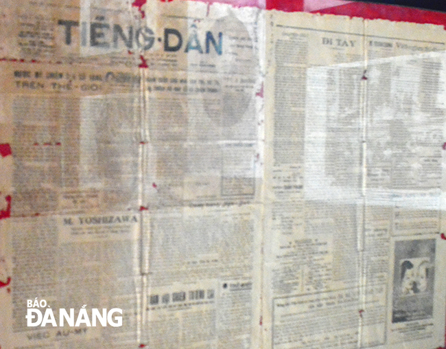 Báo Tiếng Dân trưng bày tại nhà lưu niệm cụ Huỳnh ở huyện Tiên Phước, tỉnh Quảng Nam. Ảnh: ANH DUY