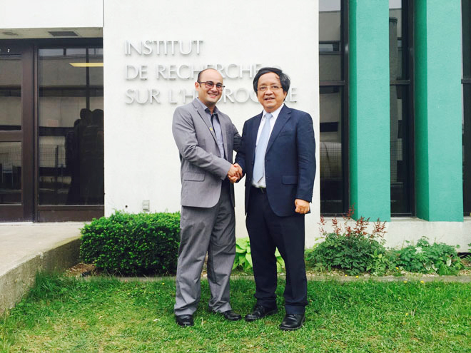 GS.TS Trần Văn Nam (bên phải) chụp ảnh cùng GS. Prof.Adam Duong trong một lần đến thăm DuongLab của ông tại Canana.  Ảnh: Facebook nhân vật	