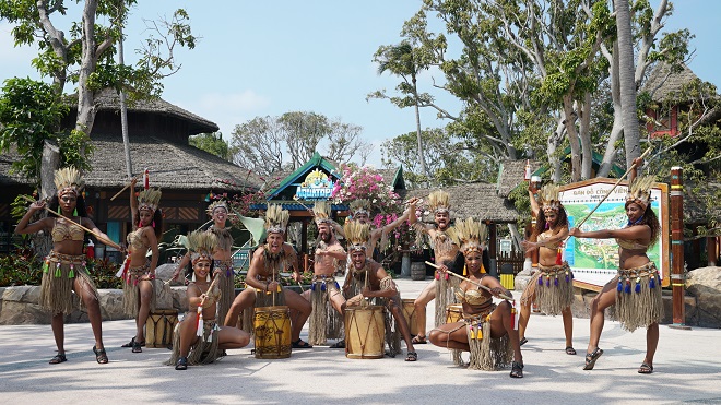 Các vũ điệu thổ dân tạo không khí sôi động cho Sun World Hon Thom Nature Park.