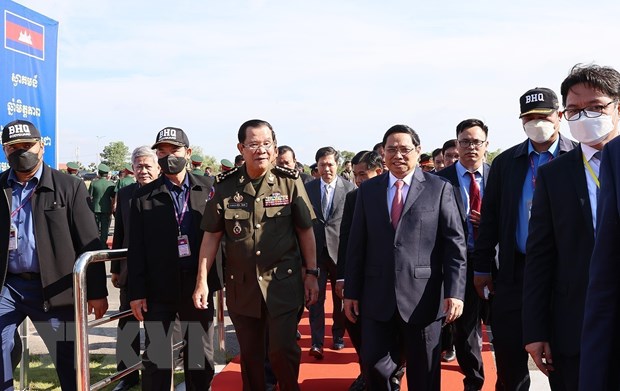 Thủ tướng Phạm Minh Chính đón Thủ tướng Campuchia Samdech Techo Hun Sen sang thăm điểm dừng chân trong hành trình cứu nước tại Khu vực X16. Đây là hoạt động trong Chương trình Lễ kỷ niệm 45 năm Con đường tiến tới đánh đổ chế độ diệt chủng Pol Pot của Thủ tướng Campuchia Hun Sen (Ảnh: Dương Giang/TTXVN)