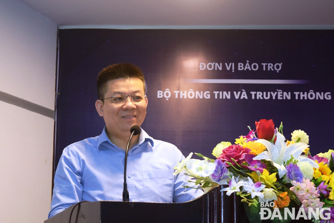 Director of the Viet Nam Internet Network Information Centre Nguyen Hong Thang addresses the training programme, emphasising the importance of converting internet addresses to IPv6.  Photo: HOANG HIEP