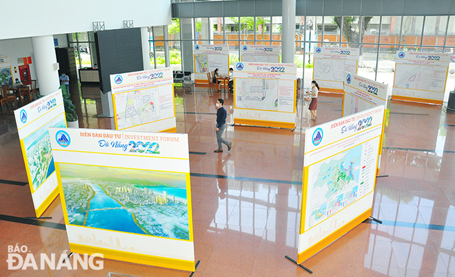 Triển lãm Điều chỉnh quy hoạch chung thành phố Đà Nẵng đến năm 2030, tầm nhìn đến năm 2045 được phê duyệt tại Quyết định số 359/QĐ-TTg ngày 15-3-2021 của Thủ tướng Chính phủ tại tiền sảnh Trung tâm hành hính thành phố 