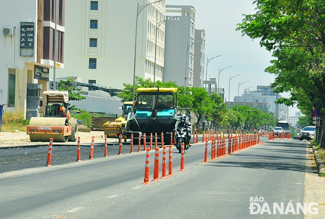 Repairs on the Vo Nguyen Giap - Truong Sa route, which leads to the Sheraton Grand Resort, are underway.