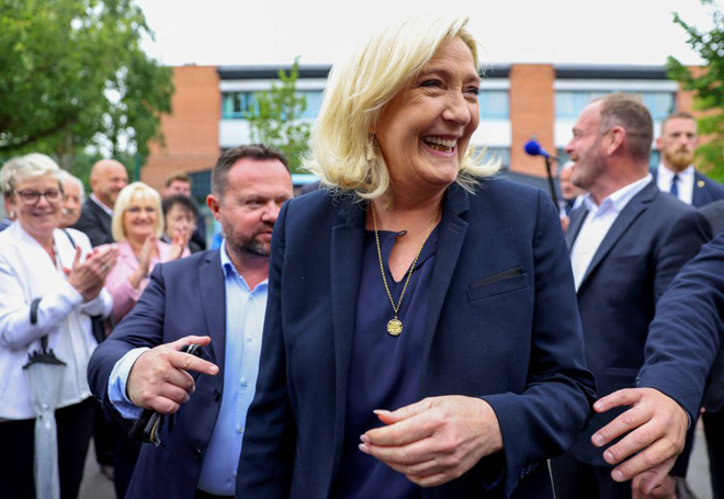 Bà Marine Le Pen gọi chiến thắng của đảng Tập hợp Quốc gia (RN) là “cơn sóng thần” trên chính trường Pháp. Ảnh: Reuters