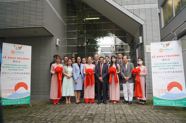 Officials from the Viet Nam embassy in Japan and Dong A University join a ribbon-cutting ceremony of the representative office of the university in Tokyo, Japan. Photo courtesy of Phuong Chi