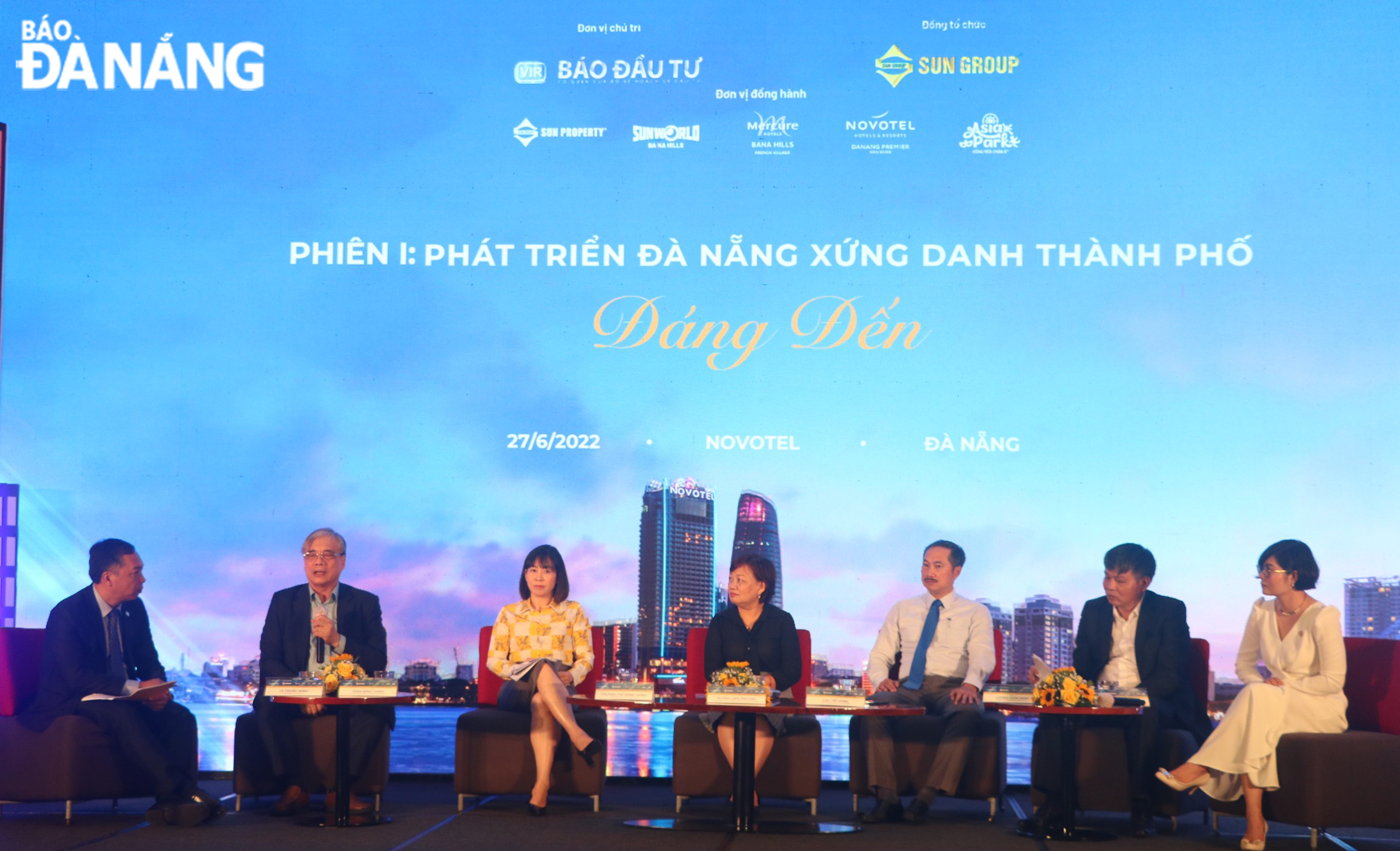  Many experts sharing solutions to develop Da Nang into worth-visiting and worth-living city 