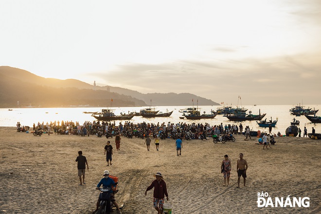 Bustling fish market on Man Thai Beach in the early morning