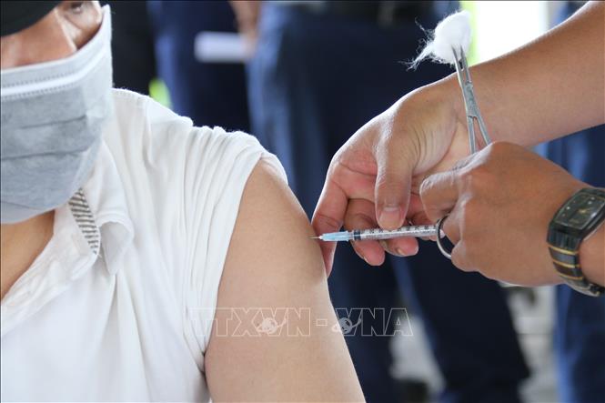 Thủ tướng Chính phủ chỉ đạo đẩy nhanh tiêm vắc-xin phòng Covid-19 mũi 3, mũi 4