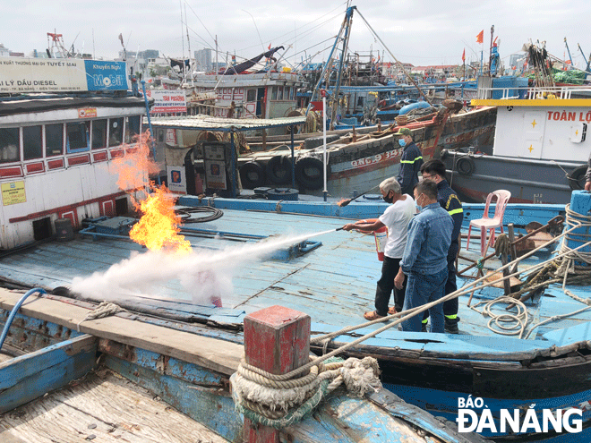 Đề phòng cháy, nổ tại âu thuyền và cảng cá Thọ Quang