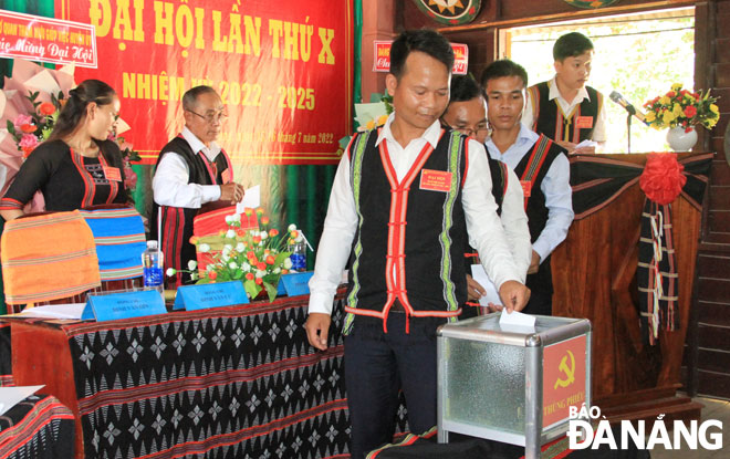 Chi bộ thôn Tà Lang (xã Hòa Bắc) phấn đấu hoàn thành 10/13 tiêu chí xây dựng nông thông mới