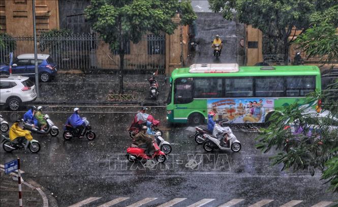 Sau nắng nóng, miền Bắc chuyển mưa dông