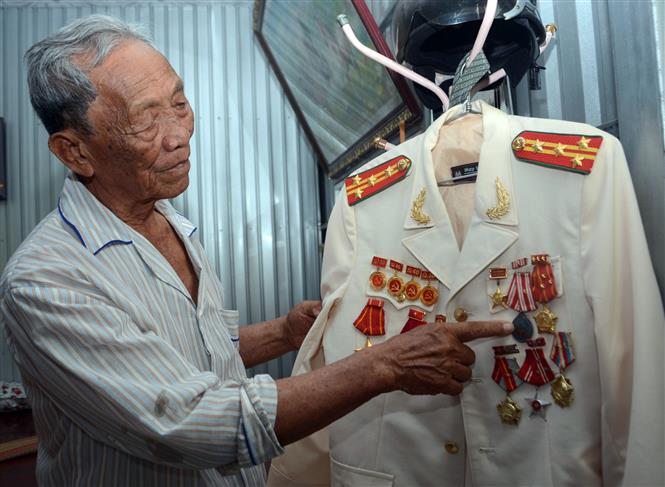 Đại tá Bành Văn Đởm (sinh năm 1930, ở xã An Minh Bắc, huyện U Minh Thượng) đã tham gia hoạt động cách mạng và sau này trở thành một chiến sĩ Công an nhân dân. Ảnh: TTXVN phát