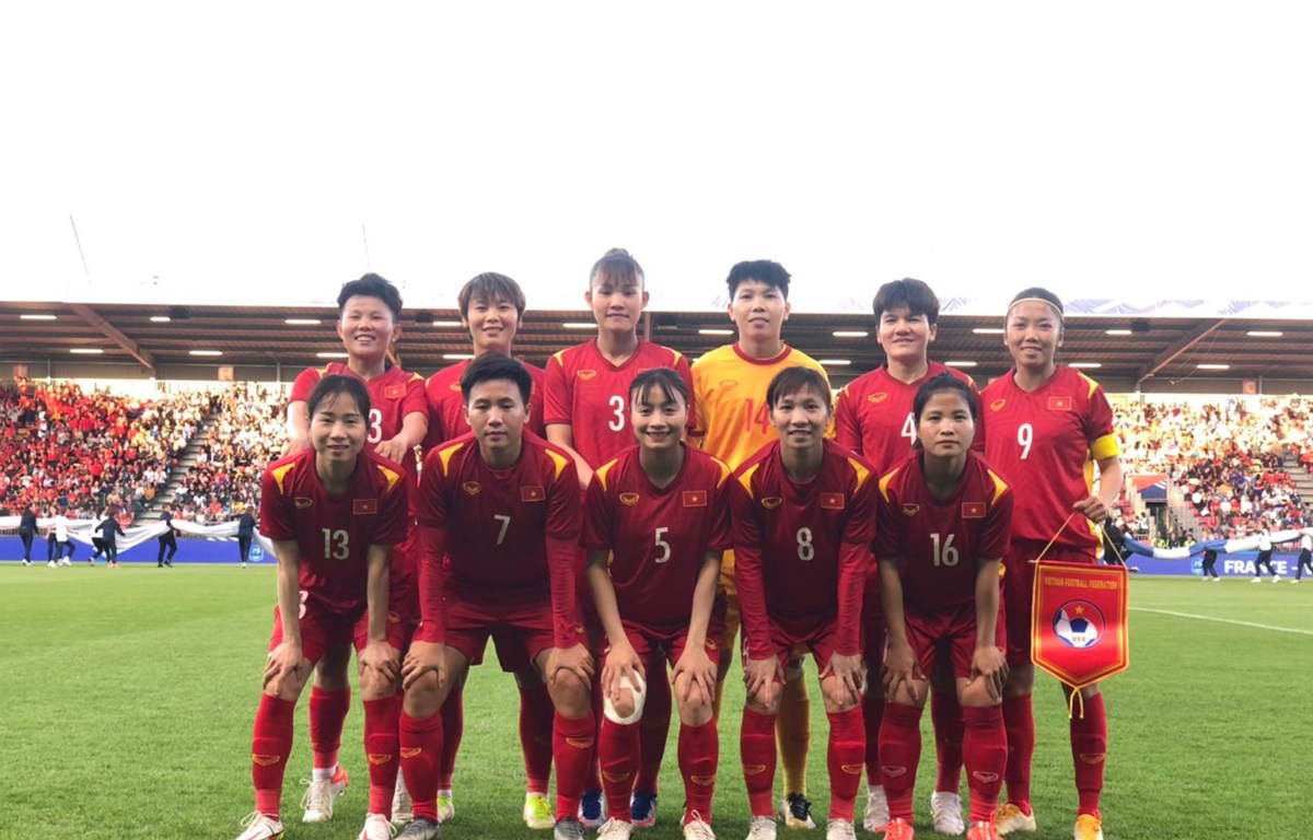 Đội hình ra sân của đội tuyển nữ Việt Nam trước Pháp. (Ảnh: VFF)