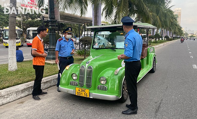 Da Nang traffic inspectors check a 