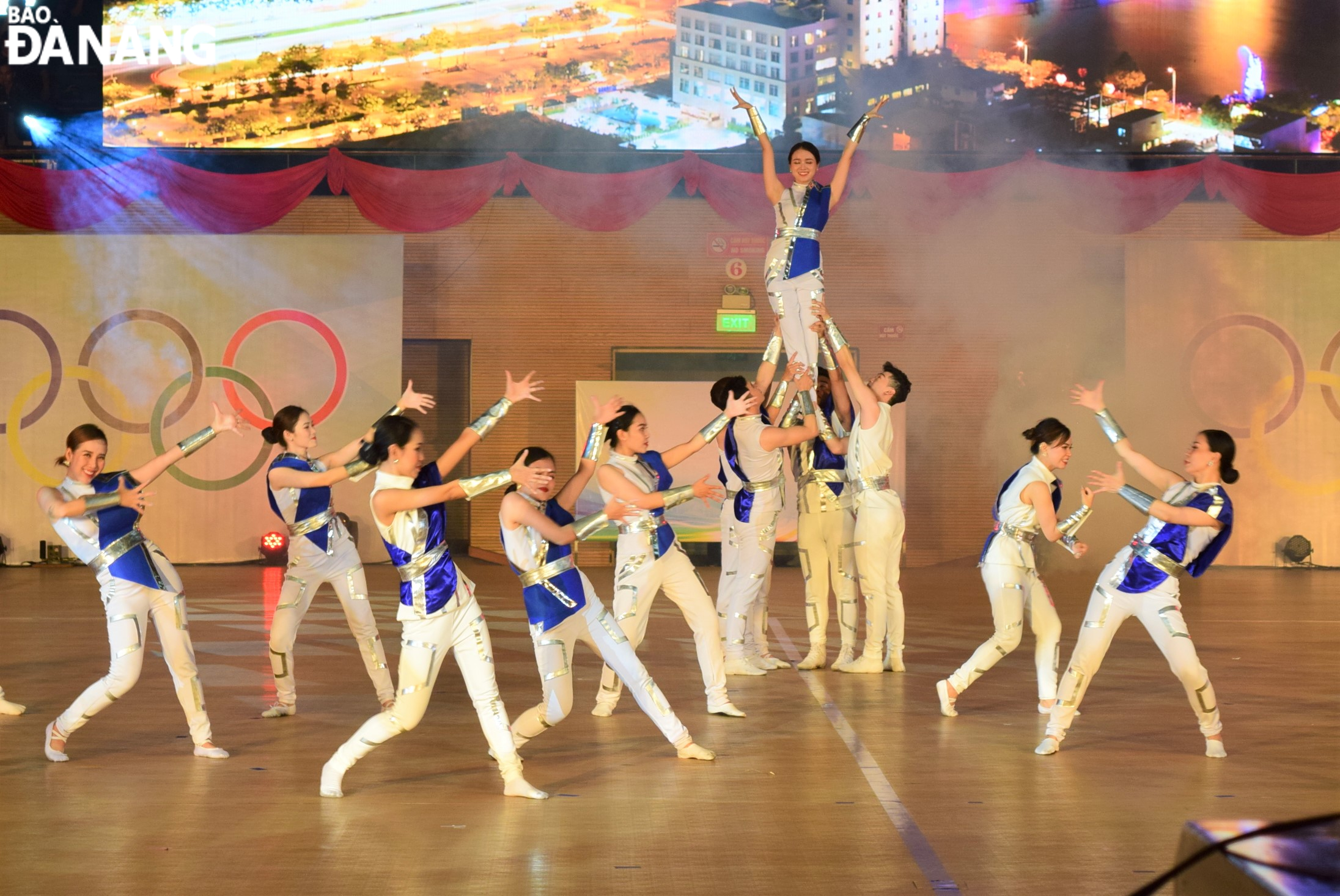 An elaborately staged dancing performance at the opening ceremony. Photo: P.N