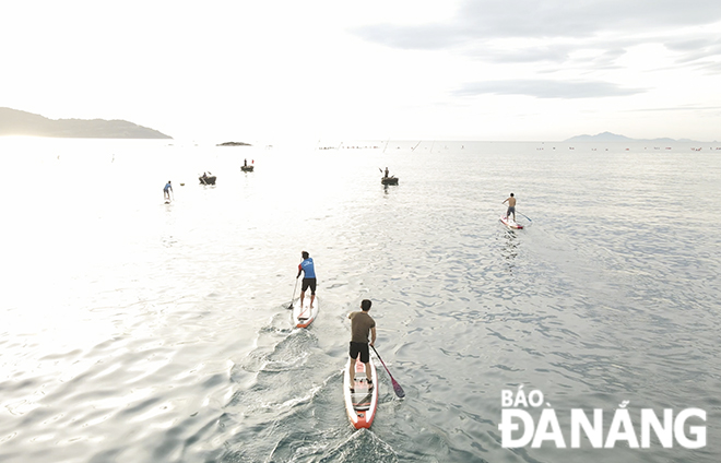 Thanks to its ideal climate and geographical conditions with many rivers, long beaches and more, Da Nang is a perfect place to popularize SUP, thereby luring more tourists to the city