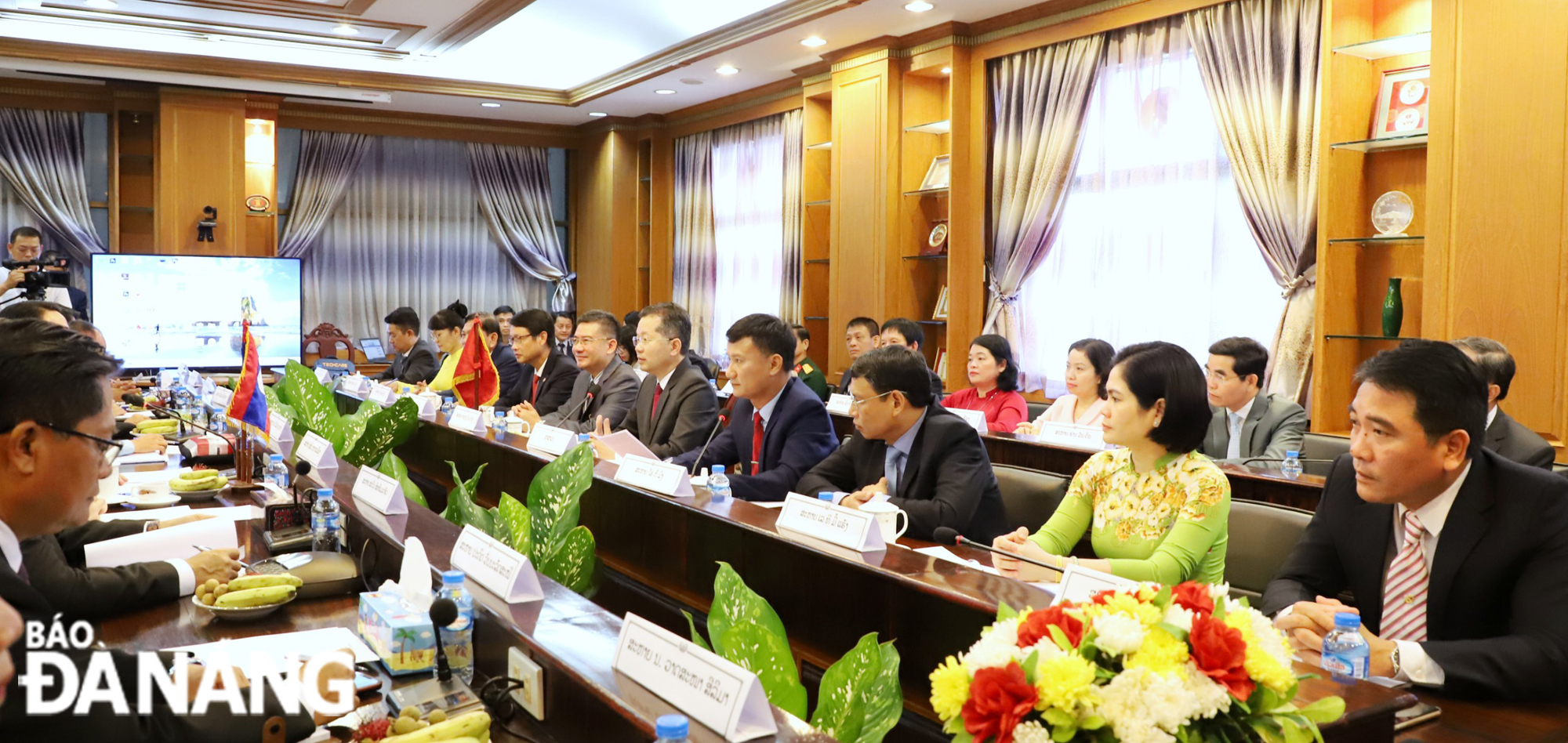 A delegation of Da Nang's high-ranking leaders attending the meeting. Photo: NGOC PHU