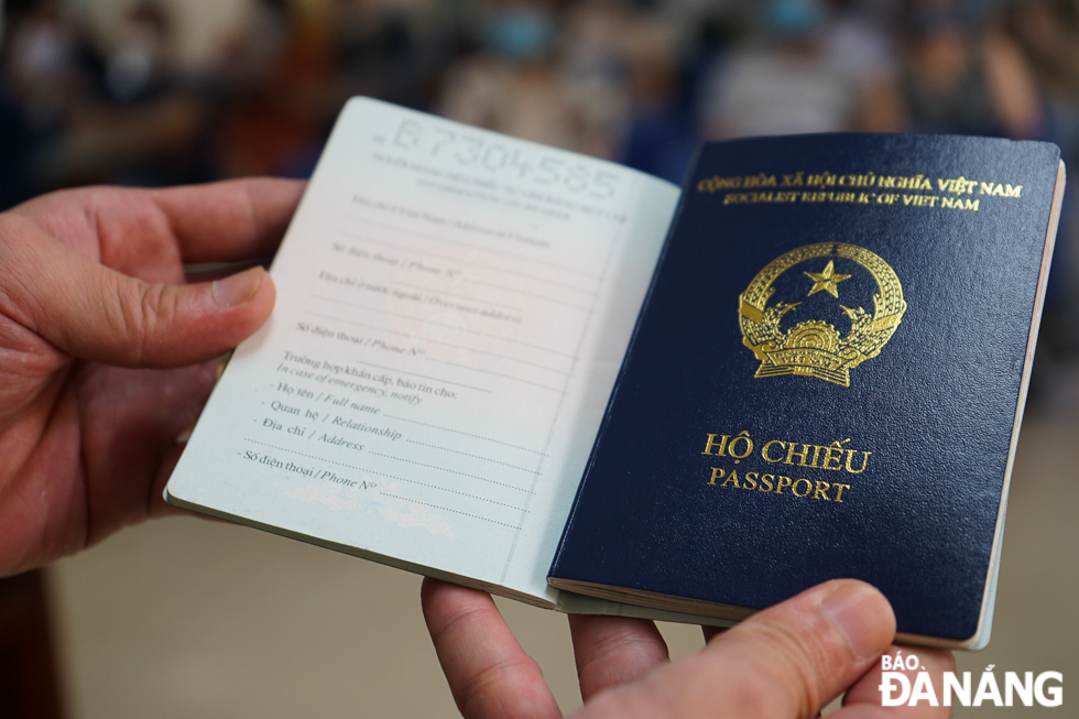 Compared to the current passport models, the new-style ones have many improvements, making it difficult for the counterfeiting