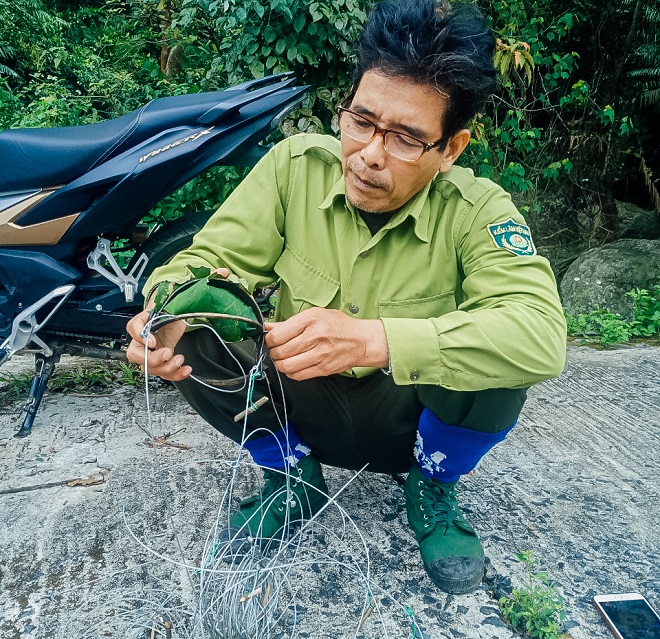 It takes forest rangers a lot of time to remove animal traps. Photo: CHANH LAM