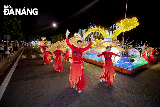 Many exciting events are being organised in the city to increase tourist numbers. IN PHOTO: The Sun Fest Street Carnival themed ‘Take me to the Sun’ takes place on weekend evenings is drawing much attention from a large number of visitors. Photo: THU HA