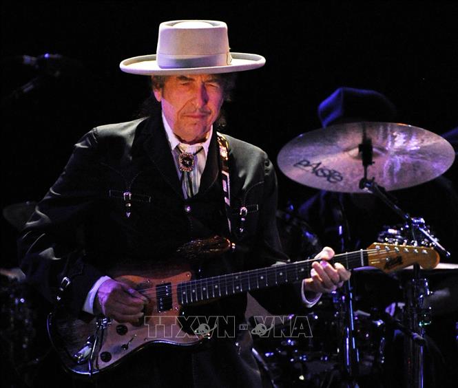 Huyền thoại âm nhạc Bob Dylan biểu diễn tại Byron Bay, Australia ngày 25/4/2011. Ảnh tư liệu: AFP/TTXVN