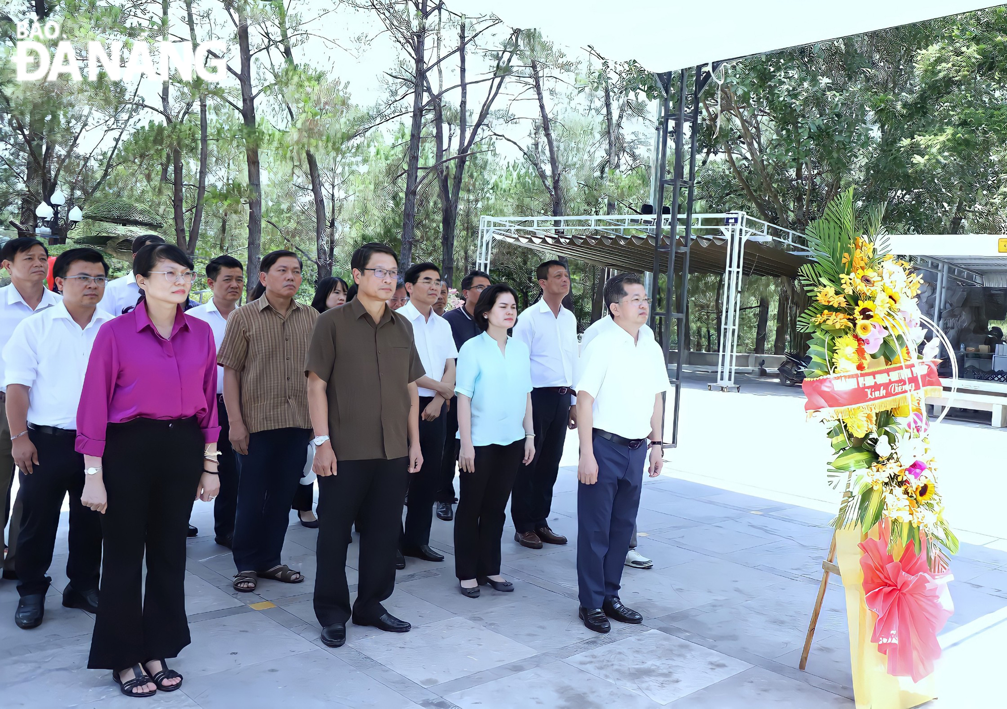 A group of the city leaders offering incense to the fallen heroes at the Truong Son National Martyrs' Cemetery. Photo: NGOC PHU