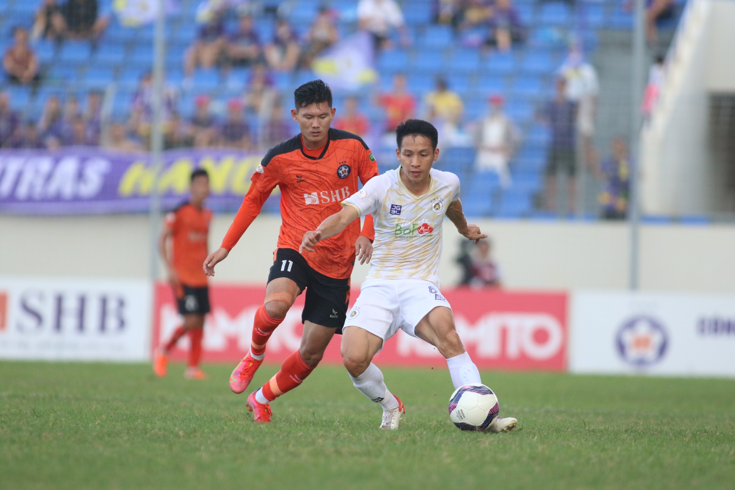 Sau chiến thắng trước Hà Nội FC, SHB Đà Nẵng (áo cam) tràn đầy tự tin bước vào vòng đấu thứ 6. Ảnh: P.N