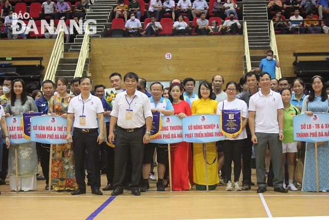 The sports event attracts more than 500 participants who are government officials, party members, civil servants and public employees from 75 affiliated Party organisations. 