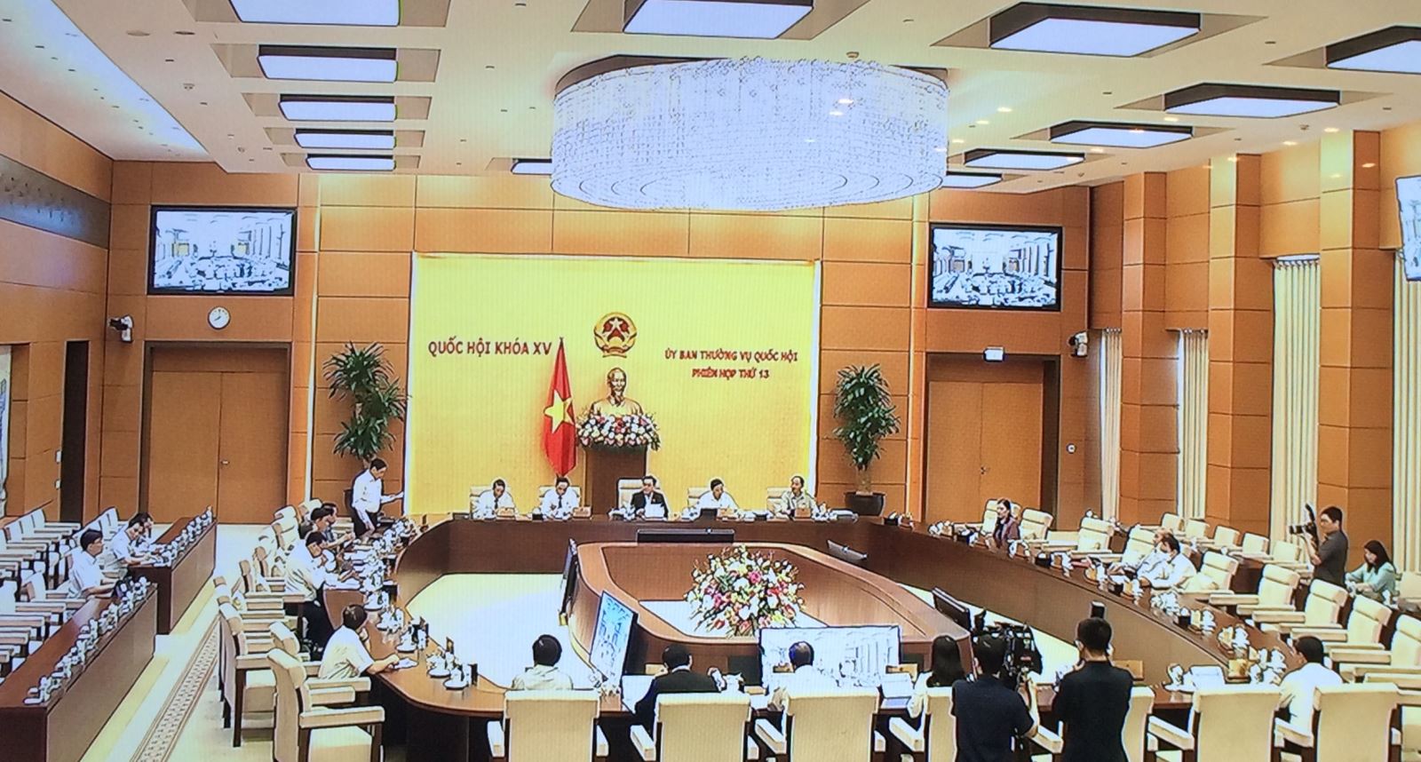 Sáng 11-7, Chủ tịch Quốc hội Vương Đình Huệ chủ trì và phát biểu khai mạc phiên họp thứ 13 của Ủy ban Thường vụ Quốc hội. (Ảnh chụp qua màn hình)