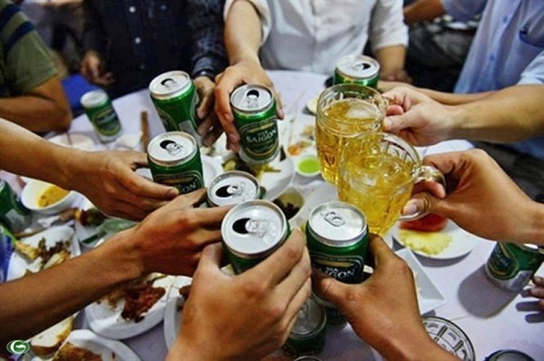 Vietnam currently ranks second among Southeast Asian countries and third in Asia for alcohol consumption per person. (Photo: baovanhoa.vn)