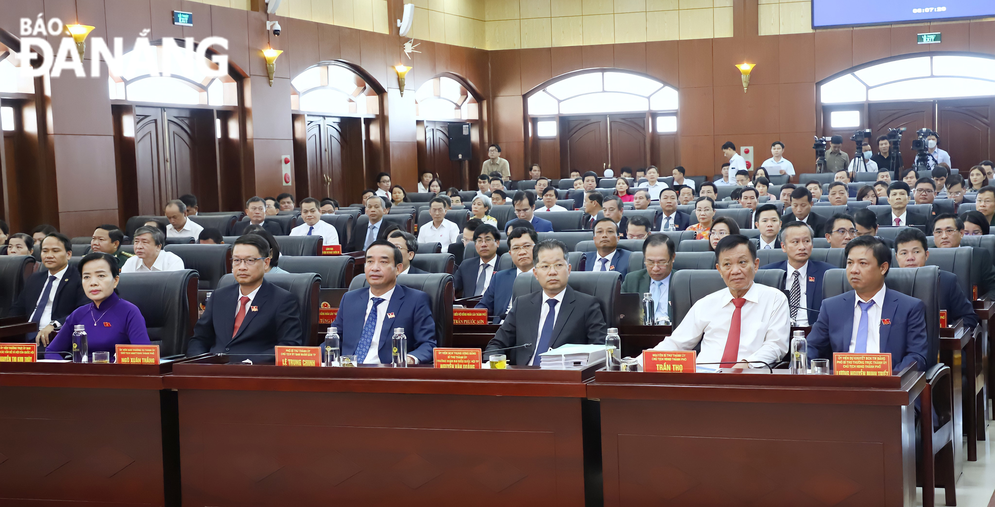 Secretary Quang (third, right) and delegates attended the meeting on Tuesday. Photo: NGOC PHU